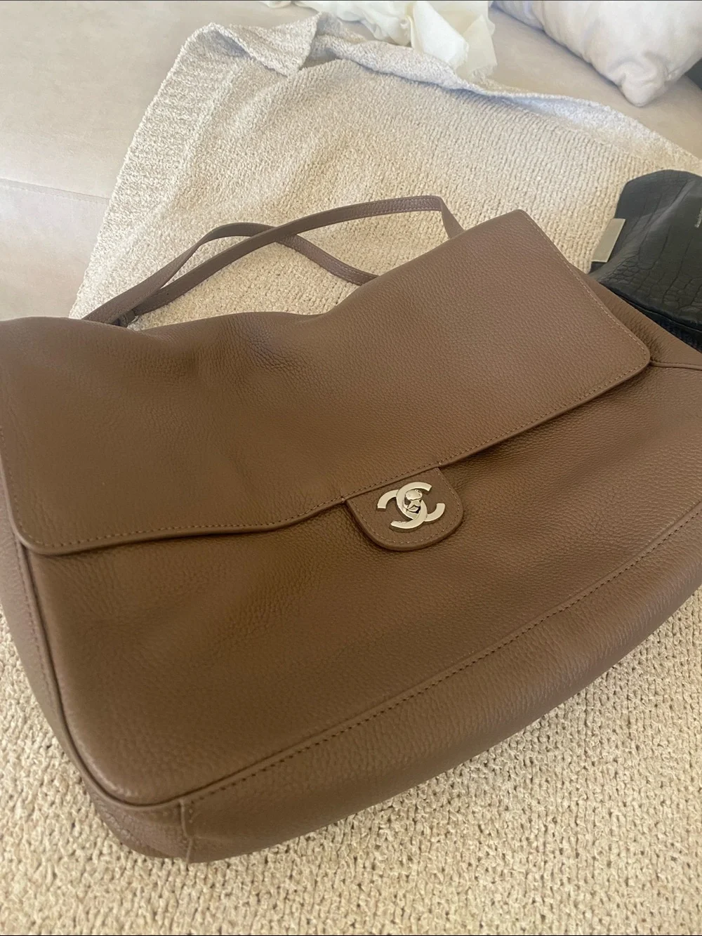Beautiful taupe purse 👜 - Picture 2 of 7